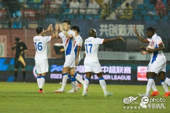 在U17世界杯1/4决赛阿根廷3-0战胜巴西的比赛中，他上演帽子戏法，一人包办全部进球。